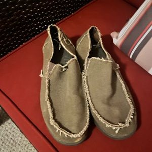 Men’s size 10 crocs